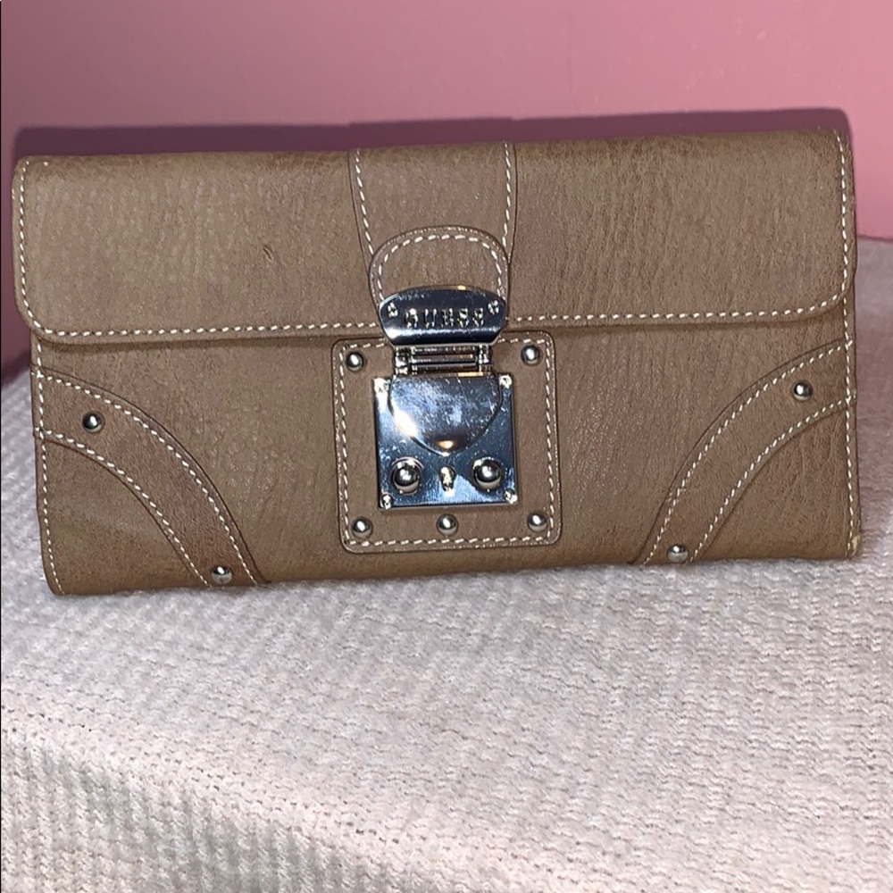 ✨GUESS Light Brown Wallet ✨